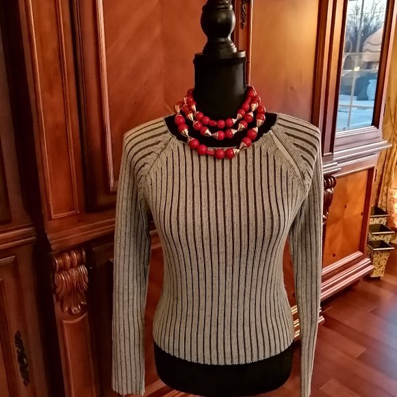 STYLISH Blue Sweater by the Fashion Brand SPOT - Picture 2 of 8